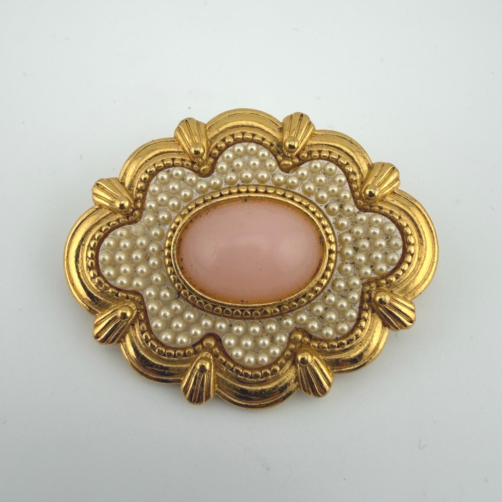 Vintage Avon Gold Tone Pink Cabochon Faux Pearl Scalloped Brooch Pin